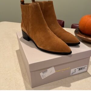 NWT IN BOX MARC FISHER YOLLI SUEDE BOOTIE US9